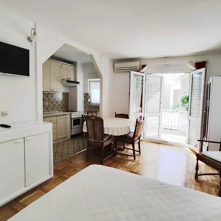 Apartment Mt130 Podstrana